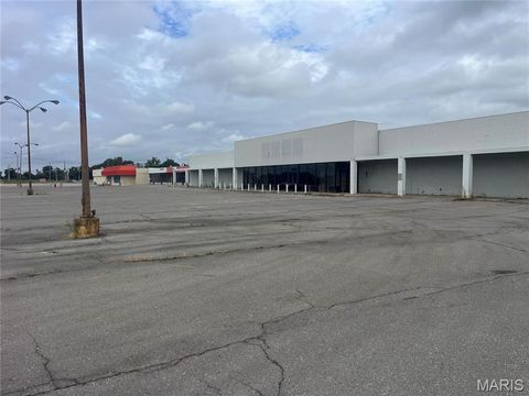 3,5,7,9 Charleston Plaza Charleston MO 63834