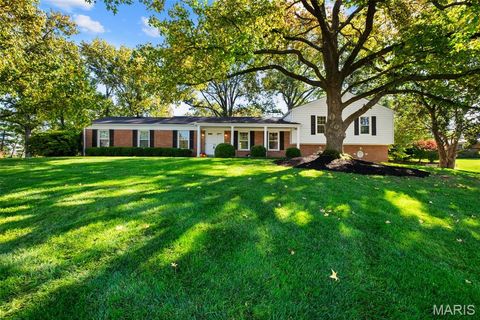 540 Fairways Circle Creve Coeur MO 63141