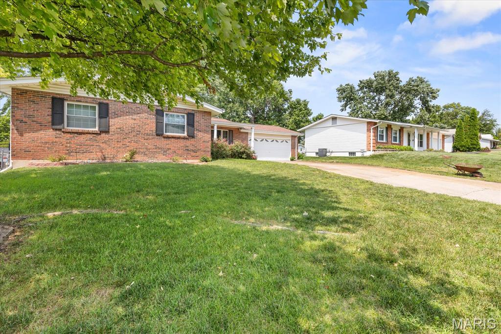 Photo of 1001 Wilmington Drive, St Charles, MO 63301 (MLS # 26050977)