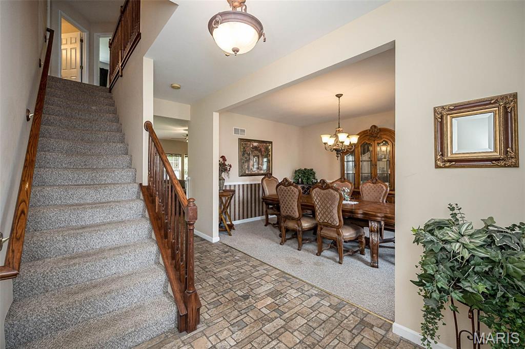 5521 Regency Woods Manor