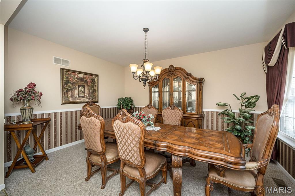 5521 Regency Woods Manor