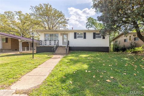 Photo of 1418 Woodland Drive, Poplar Bluff, MO 63901 (MLS # 26022808)