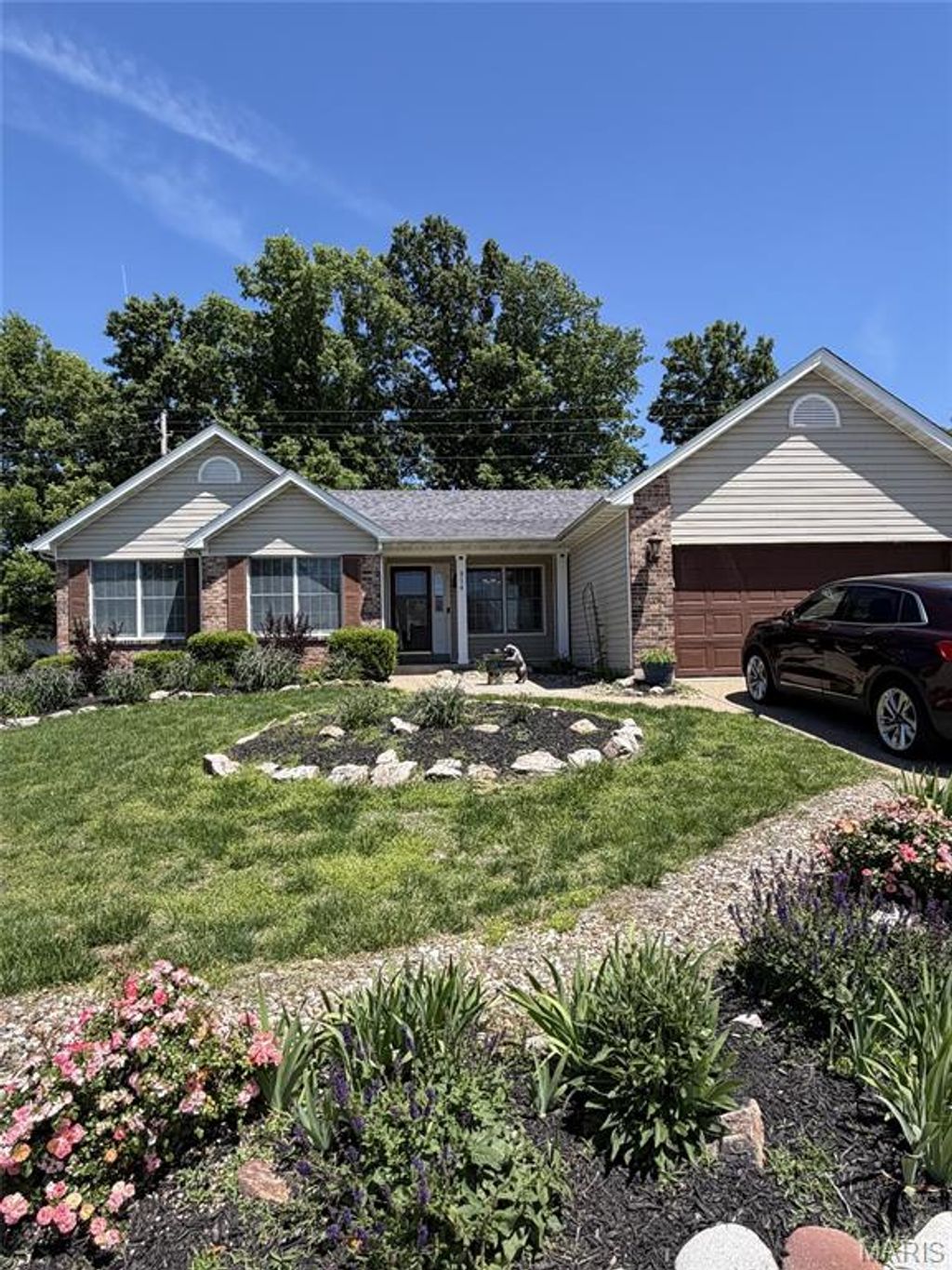 Photo of 814 Emerald Place Drive, St Charles, MO 63304 (MLS # 26032075)