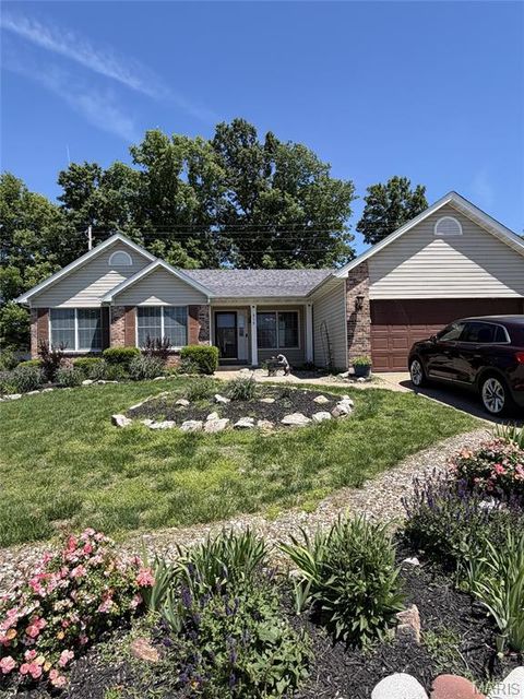 Photo of 814 Emerald Place Drive, St Charles, MO 63304 (MLS # 26032075)