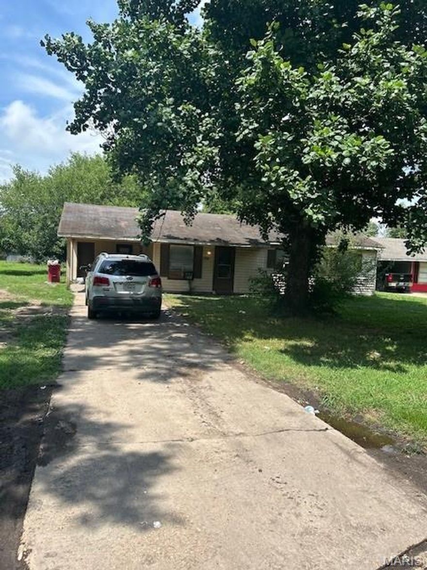 If you are looking for an investment property or a home that requires some TLC, this home is ready for your renovations.  Priced to sell quickly, schedule your viewing today!
