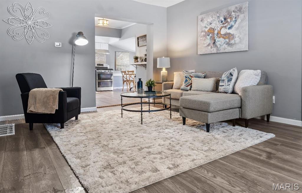 St Louis, Missouri 63114, United States, 2 Bedrooms Bedrooms, ,1 BathroomBathrooms,Residential,Active,9666