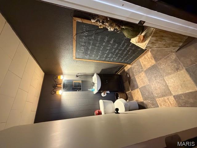 n/a - Commercial Sale