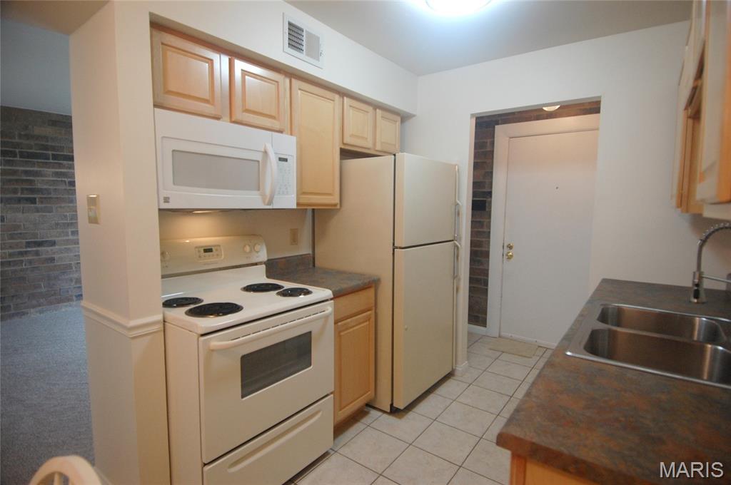 Old Ballas Village Condo - Residential