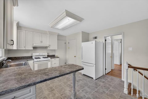 Tiny photo for 621 Windrush Drive, Kirkwood, MO 63122 (MLS # 26037975)