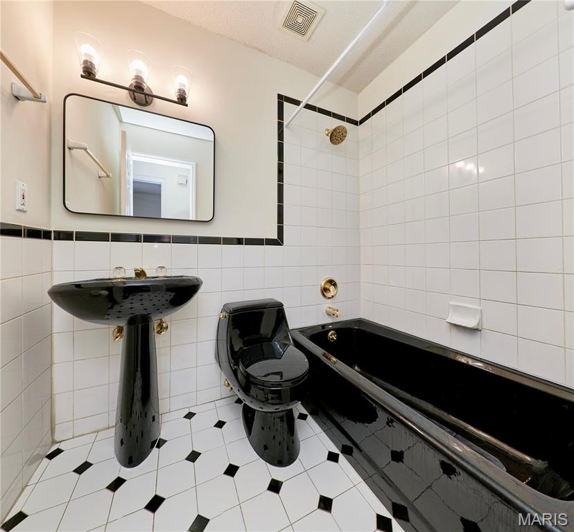 Loretto Manor 3 - Residential Lease