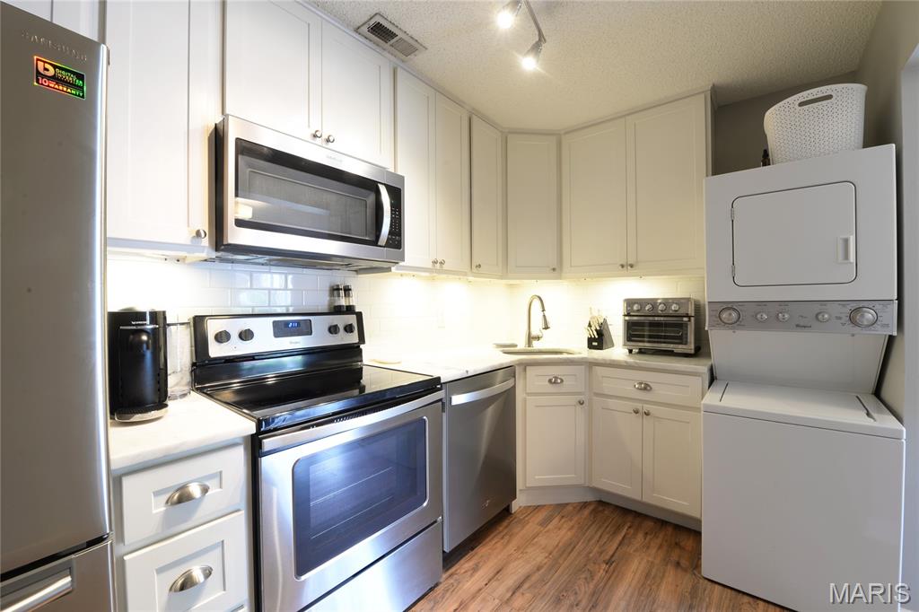 Brentwood Forest Condo Ph Eight - Residential