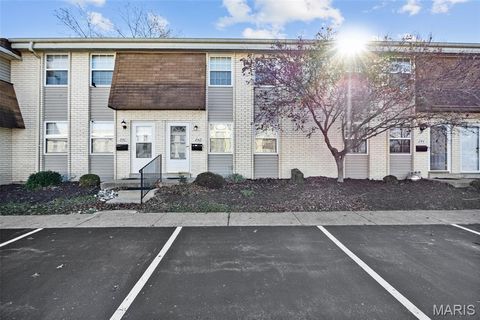 Tiny photo for 842 Wendevy Court, Ballwin, MO 63011 (MLS # 25078917)