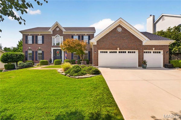 947 CROWN POINTE ESTATES DR, WILDWOOD, MO 63021 - Image 4347bd04dc896a68a4fe2bf28e5a4231/774924267