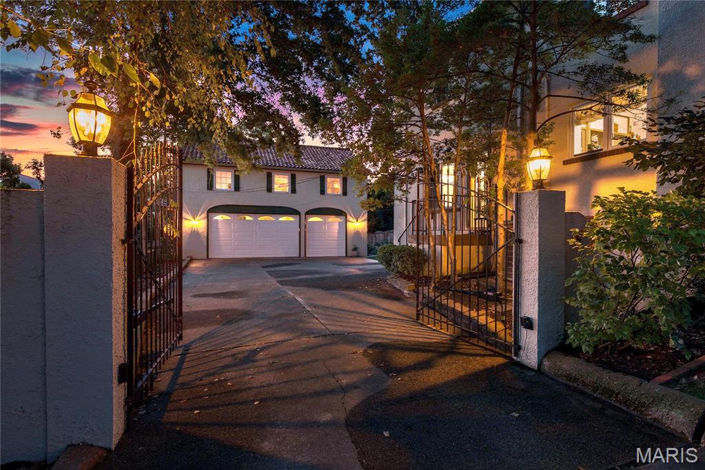 260 Blackmer Place