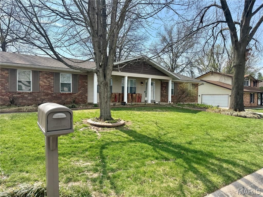Photo of 24 Parkwood Drive, St Peters, MO 63376 (MLS # 26019874)