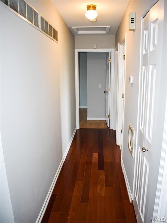 St Louis, Missouri 63119, United States, 2 Bedrooms Bedrooms, ,2 BathroomsBathrooms,Residential,Active,221661