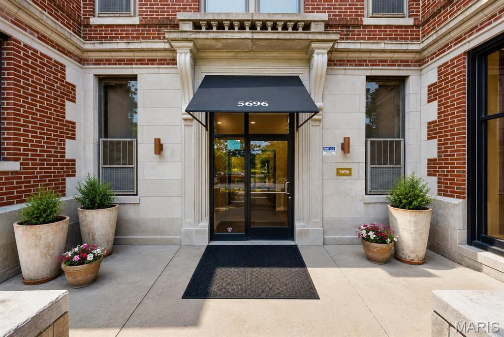 Photo of 5696 Kingsbury Avenue #102, St Louis, MO 63112 (MLS # 26022480)