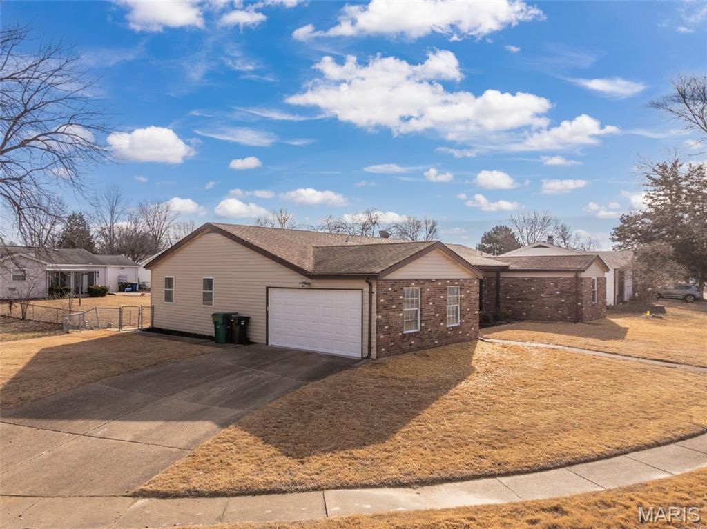 Photo of 4086 Waterfall Drive, Florissant, MO 63034 (MLS # 25075415)