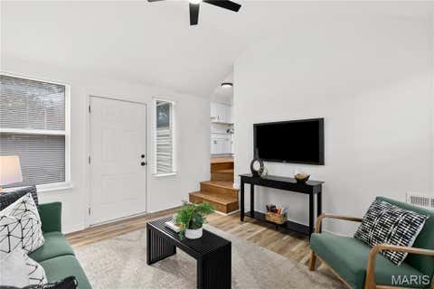 Tiny photo for 2 W Rose Avenue, Webster Groves, MO 63119 (MLS # 26037921)
