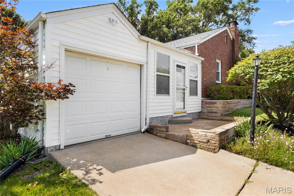 2 W Rose Avenue