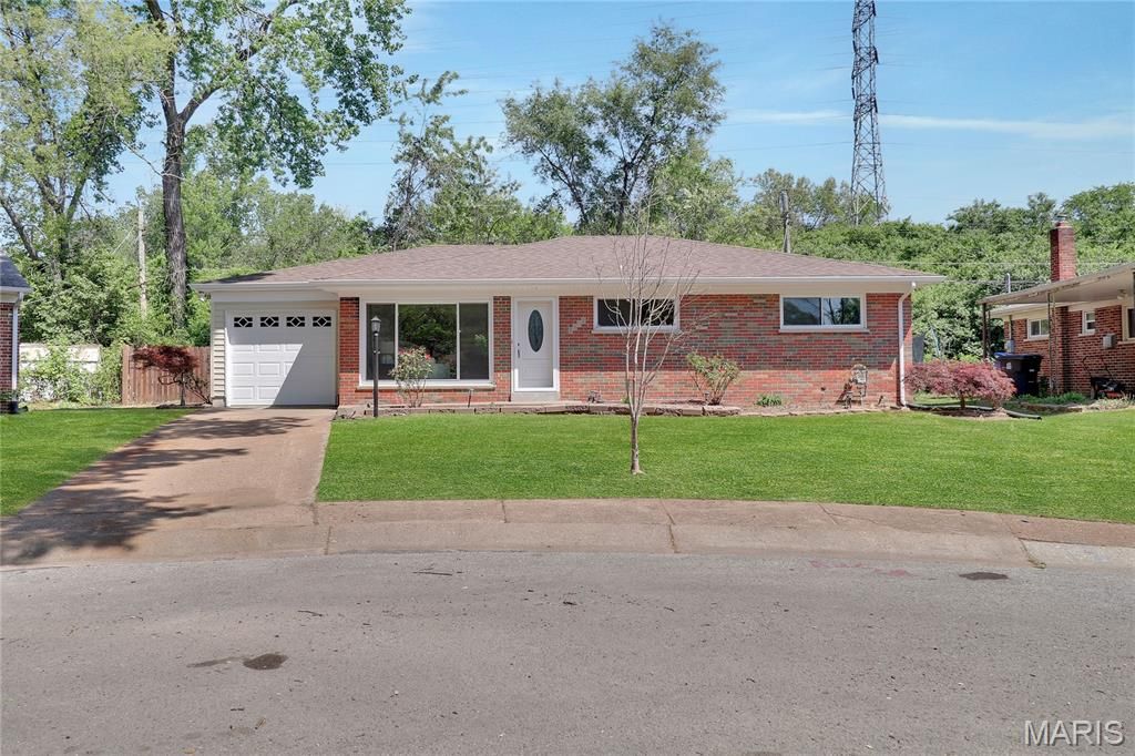 Photo of 1592 Mendell Drive, University City, MO 63130 (MLS # 26025396)