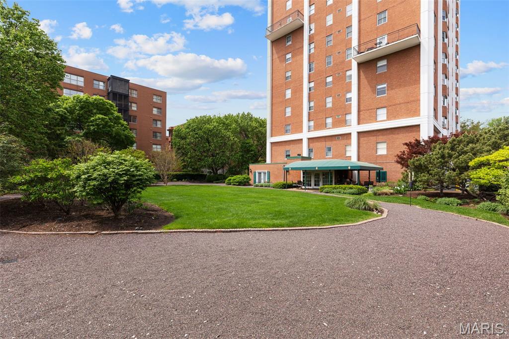 710 S Hanley Road 18B