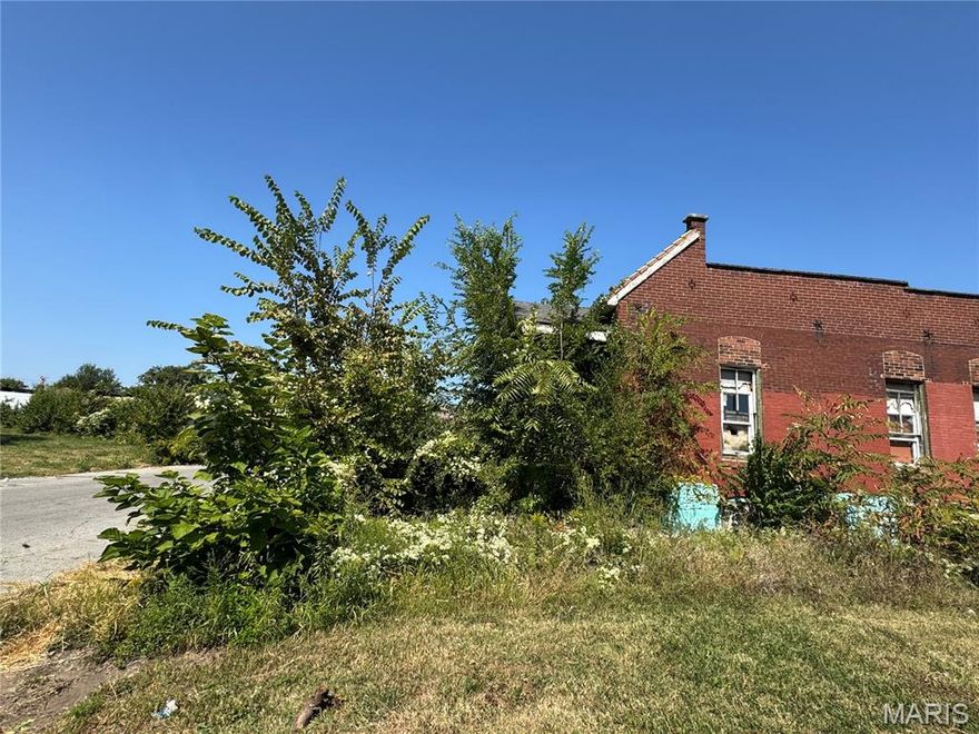 Great investment opportunity in North City! This property at 4055 N Market, St. Louis, MO 63113 is located in an area full of potential, where values are expected to rise as redevelopment and revitalization continue. Now is the perfect time to invest early before the big changes take hold. Don’t miss your chance to secure a property in a growing community with strong upside potential.