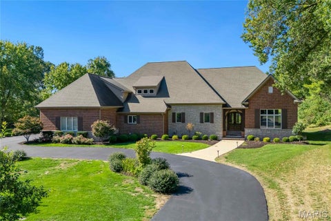 Photo of 15 Ladue Meadows, Creve Coeur, MO 63141 (MLS # 26066705)