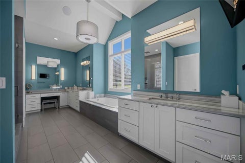 Tiny photo for 15 Ladue Meadows, Creve Coeur, MO 63141 (MLS # 26066705)