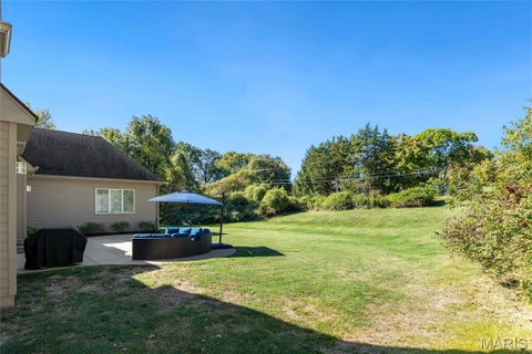 Tiny photo for 15 Ladue Meadows, Creve Coeur, MO 63141 (MLS # 26066705)