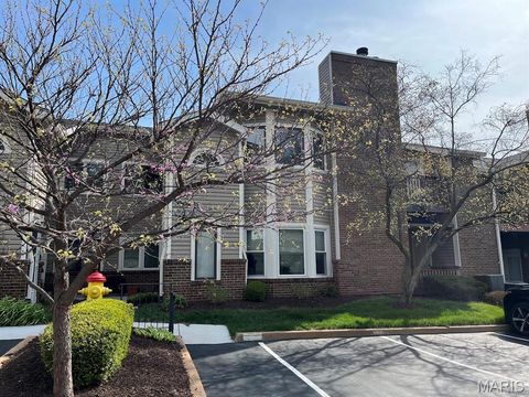 Photo of 10942 Vauxhall Drive, Creve Coeur, MO 63146 (MLS # 26020585)