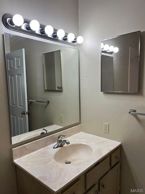 Tiny photo for 10942 Vauxhall Drive, Creve Coeur, MO 63146 (MLS # 26020585)