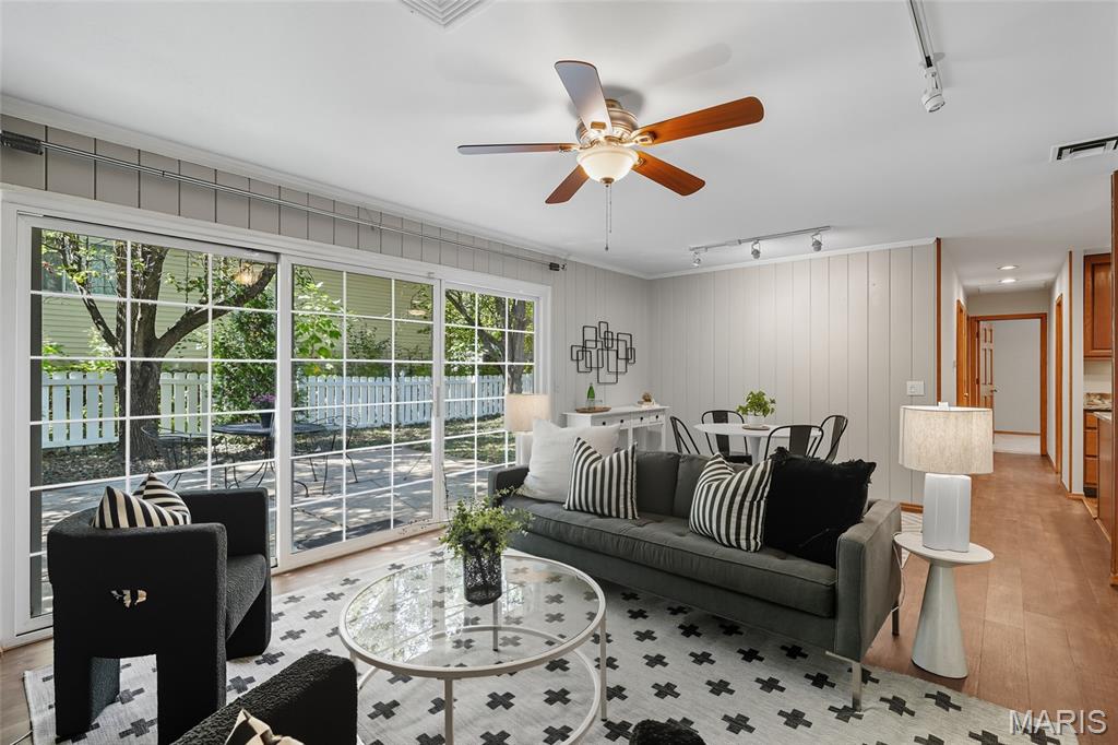 Des Peres, Missouri 63122, United States, 4 Bedrooms Bedrooms, ,2 BathroomsBathrooms,Residential,Coming Soon,218362