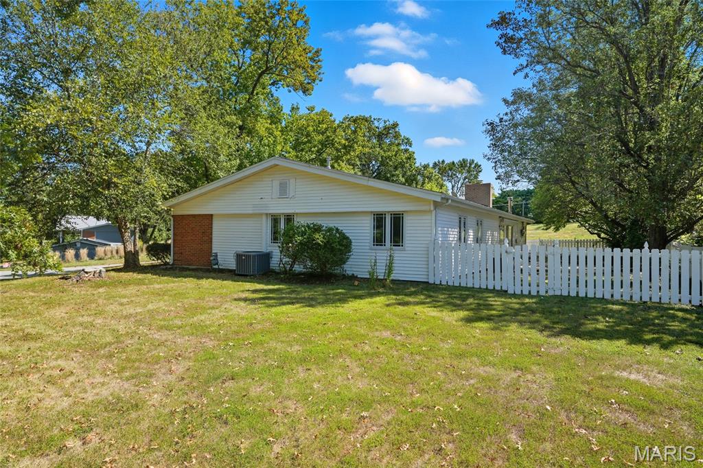 Des Peres, Missouri 63122, United States, 4 Bedrooms Bedrooms, ,2 BathroomsBathrooms,Residential,Coming Soon,218362