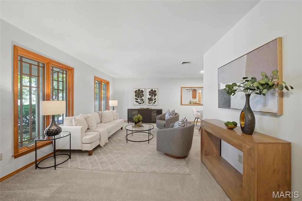 Des Peres, Missouri 63122, United States, 4 Bedrooms Bedrooms, ,2 BathroomsBathrooms,Residential,Coming Soon,218362