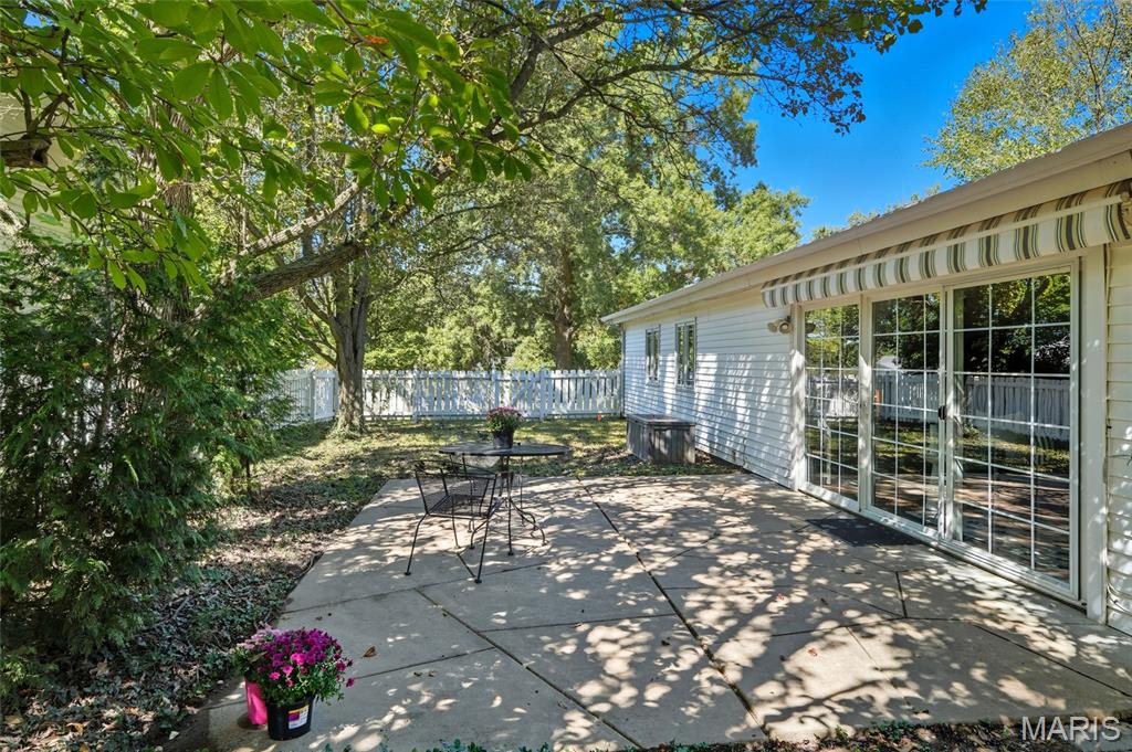 Des Peres, Missouri 63122, United States, 4 Bedrooms Bedrooms, ,2 BathroomsBathrooms,Residential,Coming Soon,218362