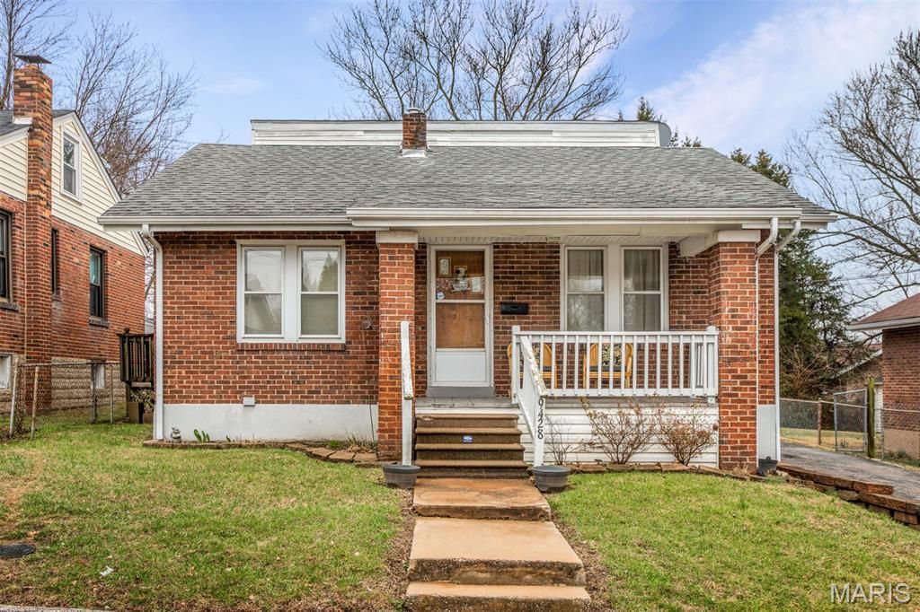 Photo of 9428 Burdella Avenue, St Louis, MO 63114 (MLS # 26013732)