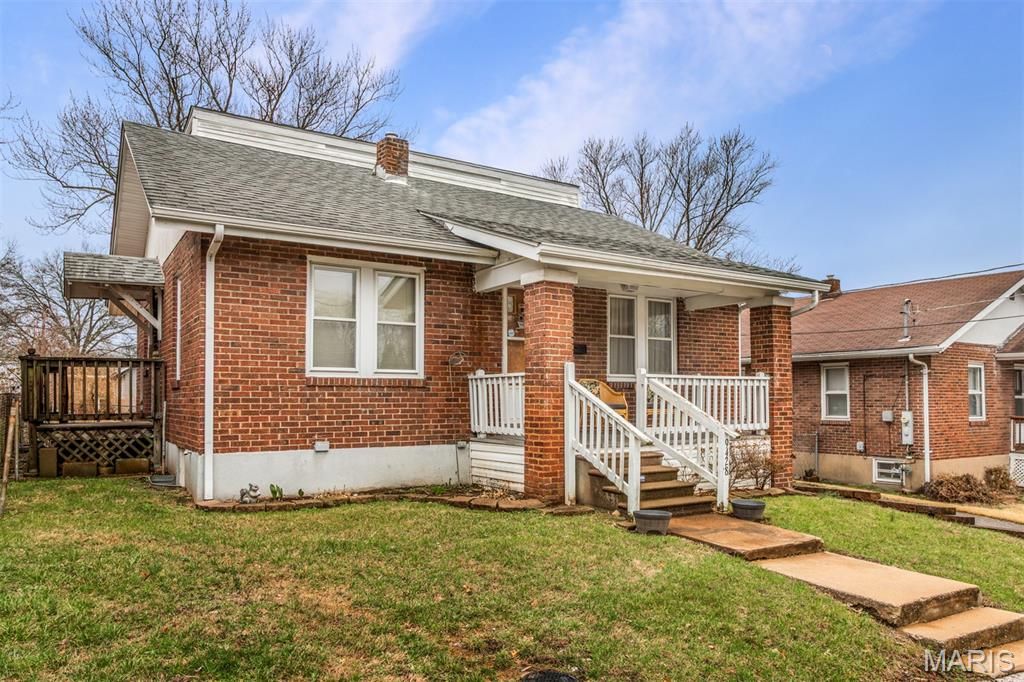 Photo of 9428 Burdella Avenue, St Louis, MO 63114 (MLS # 26013732)