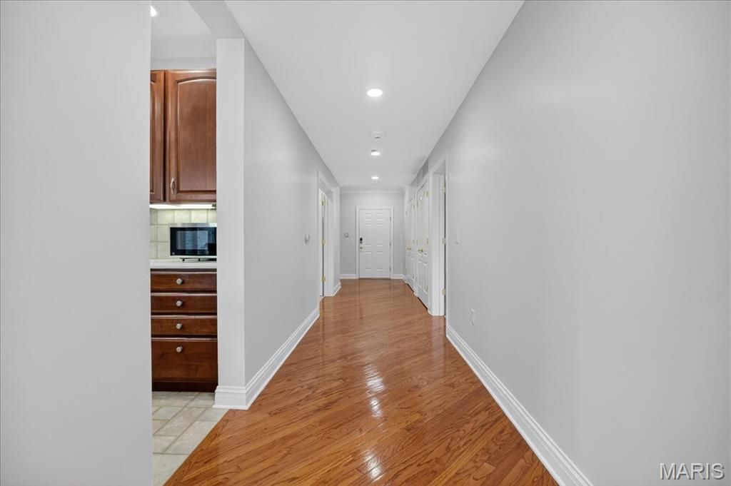 Photo of 500 North and South Road #103, University City, MO 63130 (MLS # 25079980)