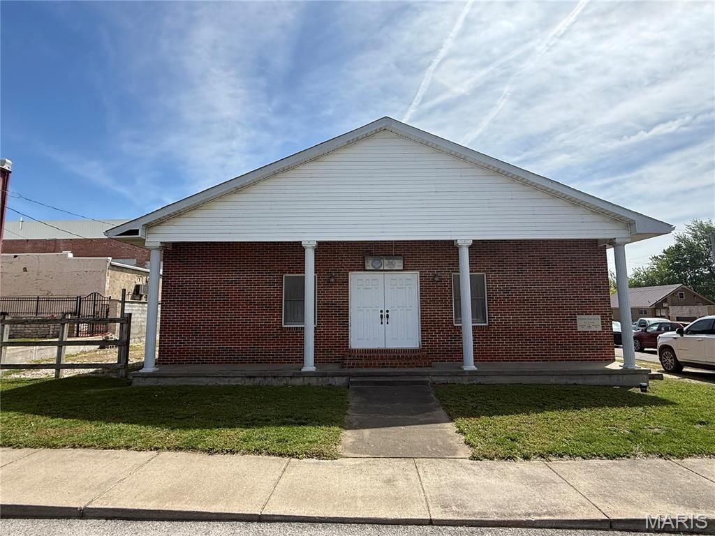 Photo of 15 S Court Street, Bowling Green, MO 63334 (MLS # 26024079)