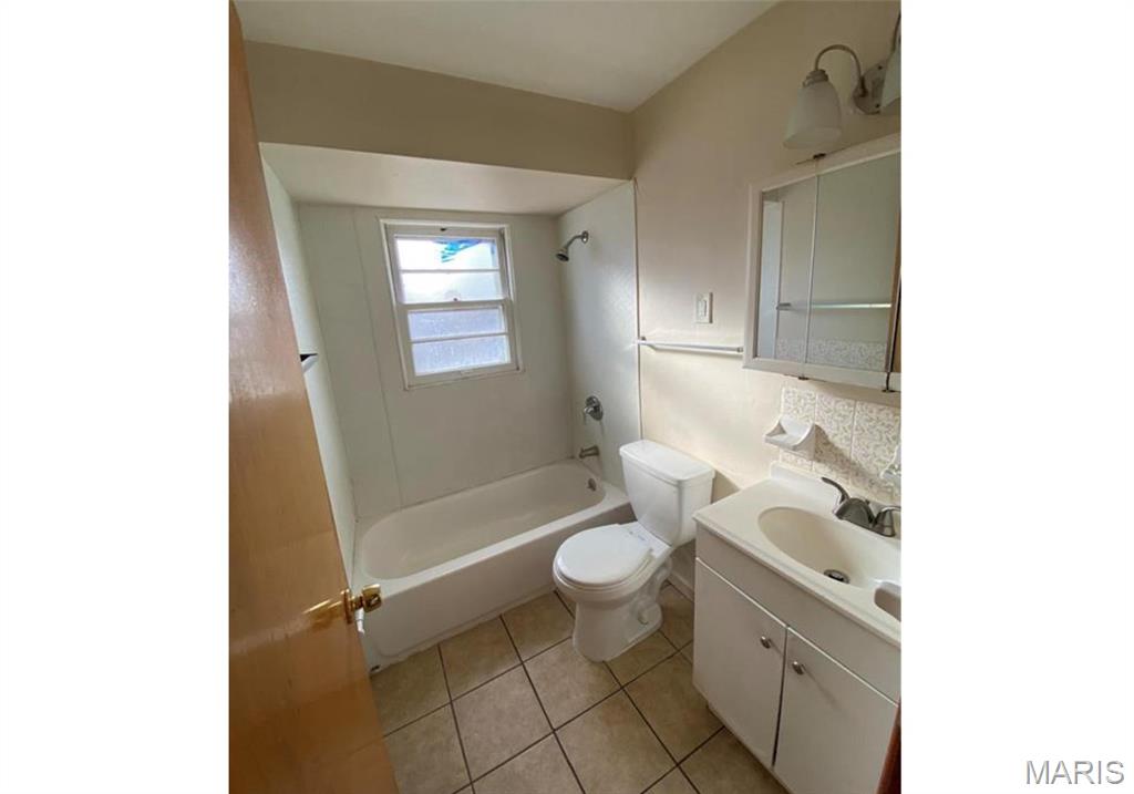 6824 Larry Lane