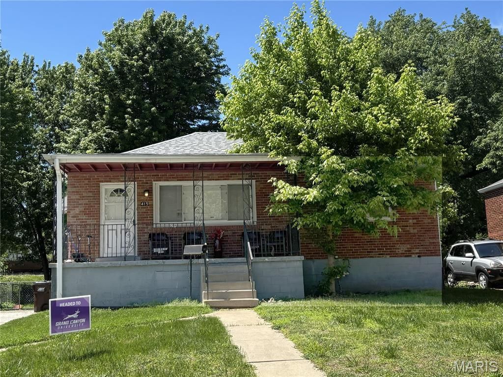 Photo of 415 Warford Avenue, Ferguson, MO 63135 (MLS # 26027397)