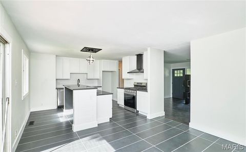 Tiny photo for 1004 Tempo Drive, Creve Coeur, MO 63146 (MLS # 25058276)
