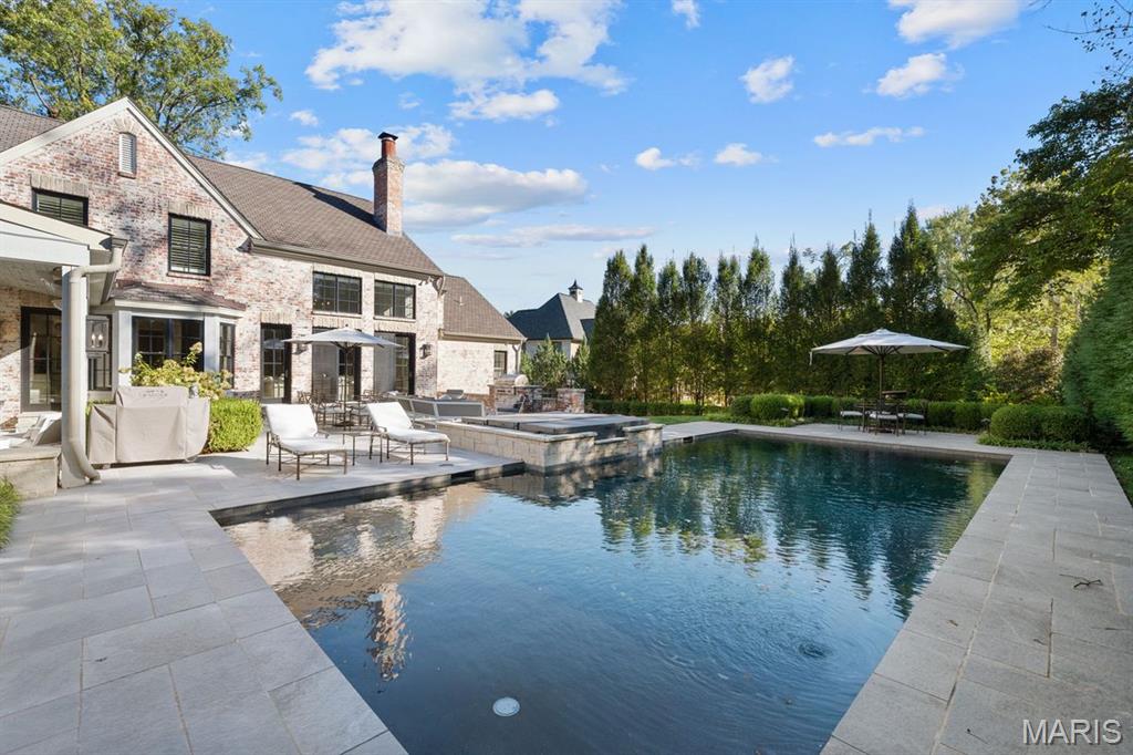 Ladue Manor - Residential