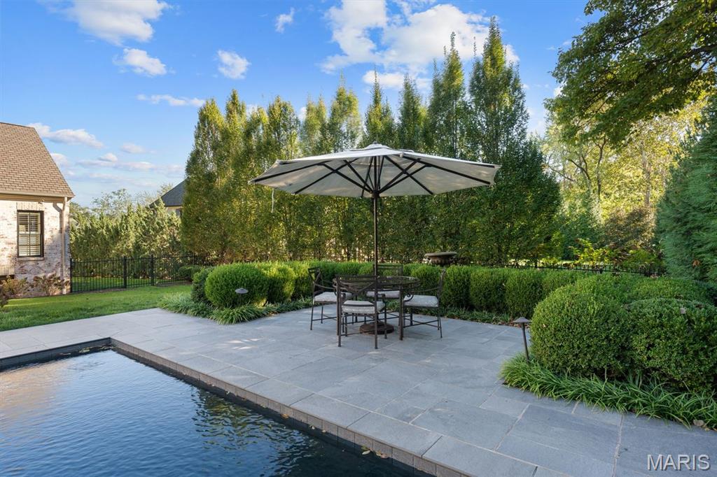 Ladue Manor - Residential