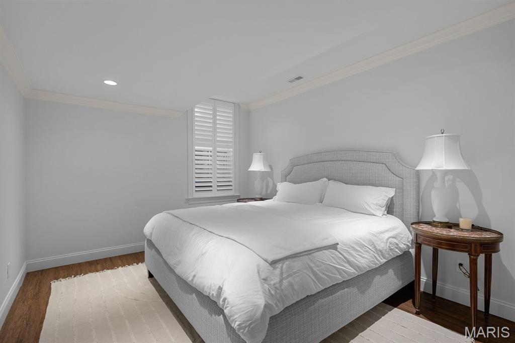 Ladue Manor - Residential