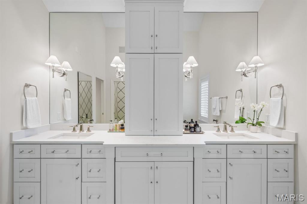 Ladue Manor - Residential