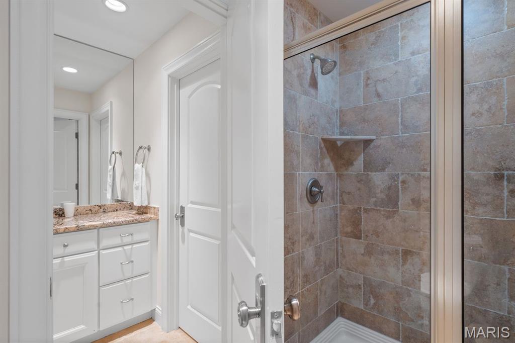 Ladue Manor - Residential