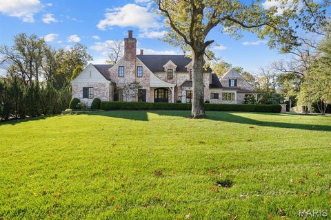 Photo of 12 Ladue Manor, Ladue, MO 63124 (MLS # 26009732)