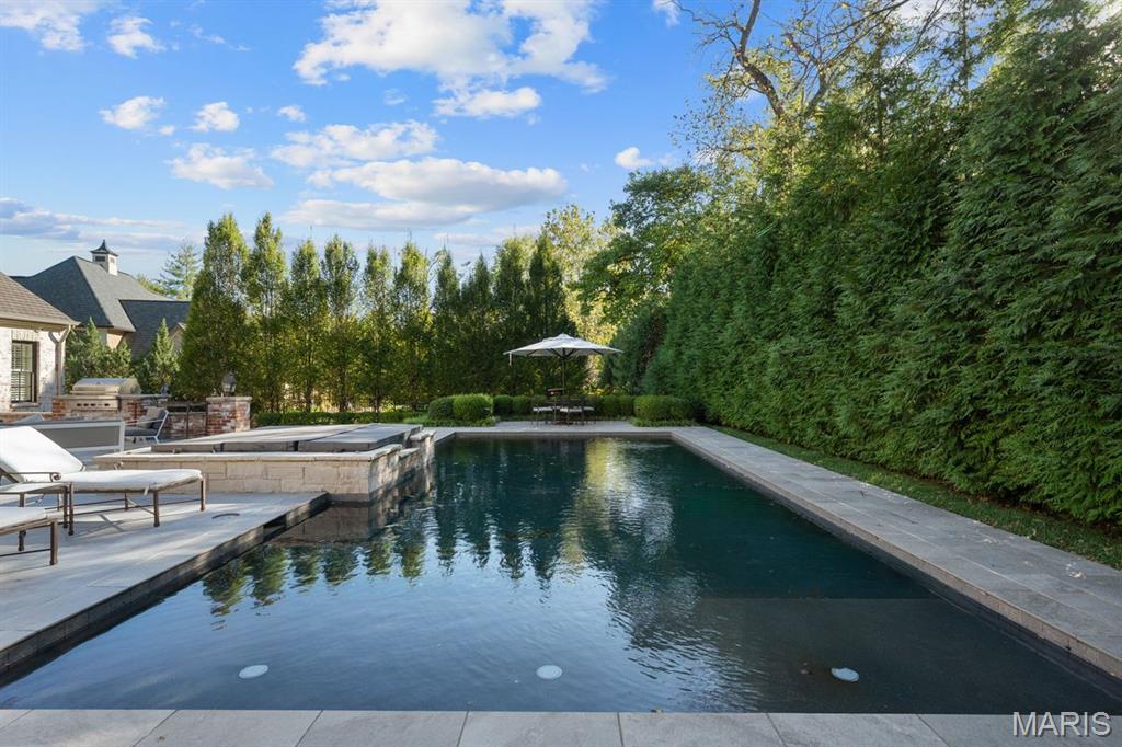 Ladue Manor - Residential